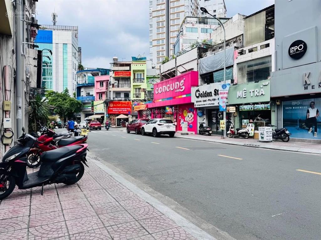 Tôi chính chủ! bán nhà 3tầng mt huỳnh văn bánh, 68m2 ngang 5m vuông vức. bán gấp 12 tỷ thương lượng