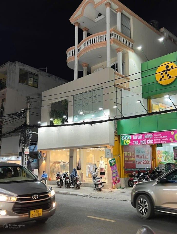 Tôi chính chủ! bán nhà 3tầng mt huỳnh văn bánh, 68m2 ngang 5m vuông vức. bán gấp 12 tỷ thương lượng