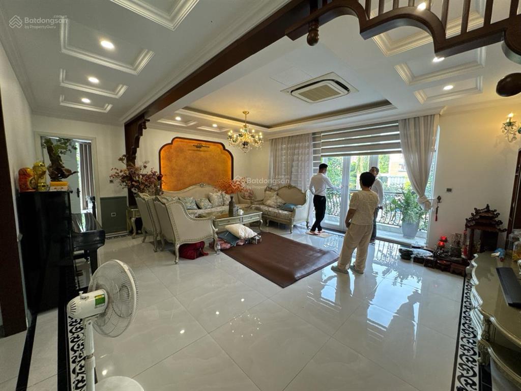 Mặt phố thọ tháp  vỉa hè  kinh doanh đỉnh  view trường quốc tế 200m2 x 4 tầng, mặt tiền 14m