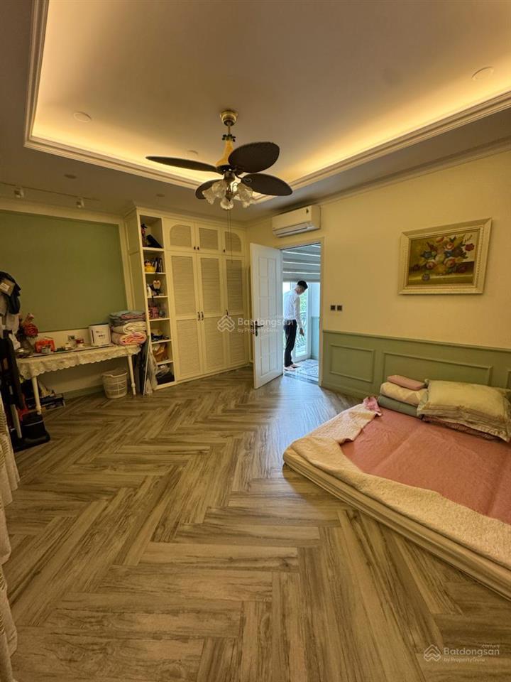 Mặt phố thọ tháp  vỉa hè  kinh doanh đỉnh  view trường quốc tế 200m2 x 4 tầng, mặt tiền 14m