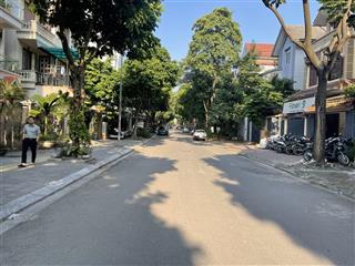 Kẹt tiền bán nhanh  biệt thự trần kim xuyến  vỉa hè  gần bộ công an, có hầm, 234m2 x 5t  mt 15m