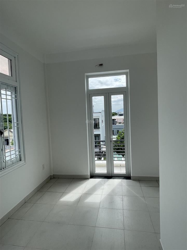 Cho thuê villa mới đẹp 2 mặt tiền đường đặng văn ngữ  200m2  30tr/tháng