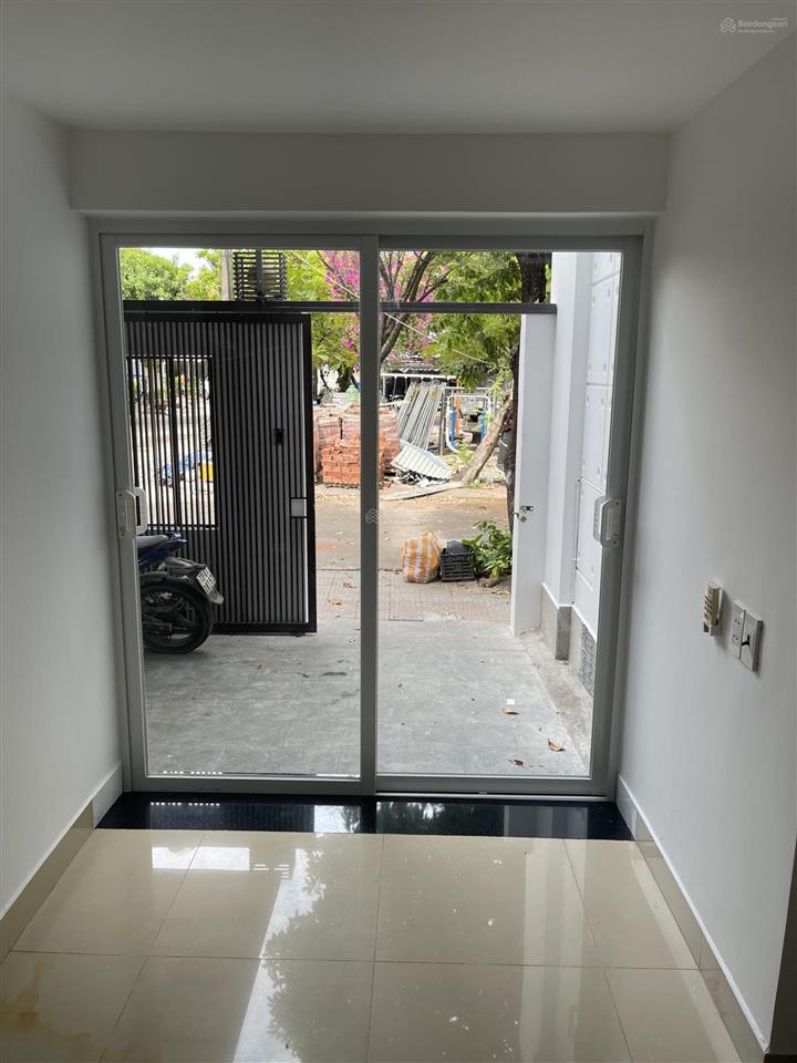 Cho thuê villa mới đẹp 2 mặt tiền đường đặng văn ngữ  200m2  30tr/tháng