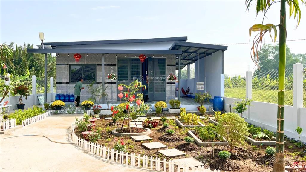 Bán nhà vườn 1000m2 có vườn cây ăn trái ao cá