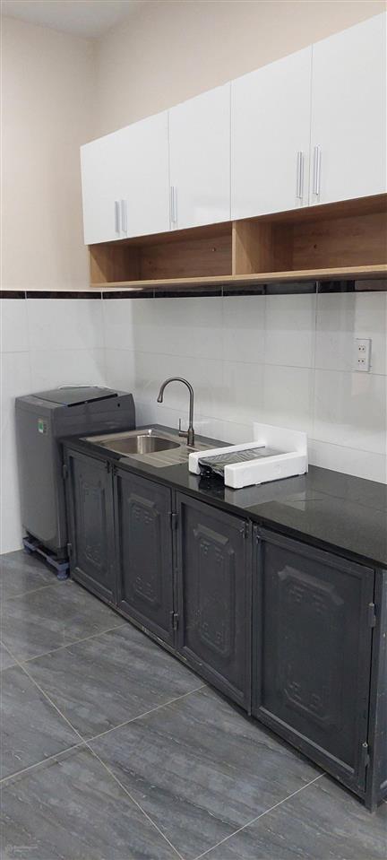 Cho thuê căn hộ 2pn lầu 1, nguyễn trãi, quận 1.