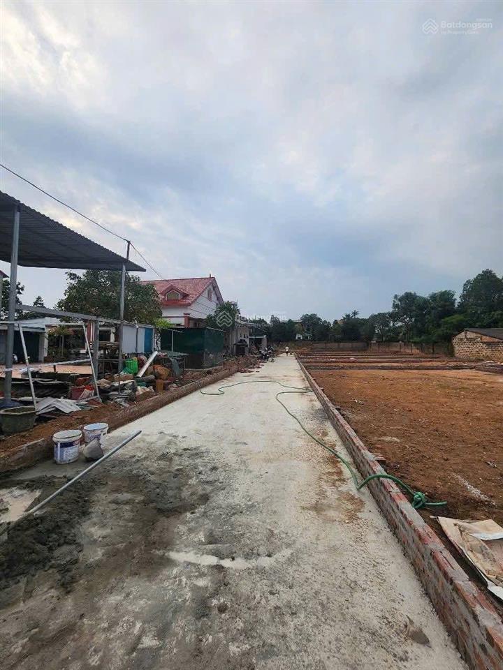 Em bán 250 mét đất sổ đỏ. lô góc 2 mặt tiền. mặt tiền 12 mét. giá chỉ hơn 14,5tr/m