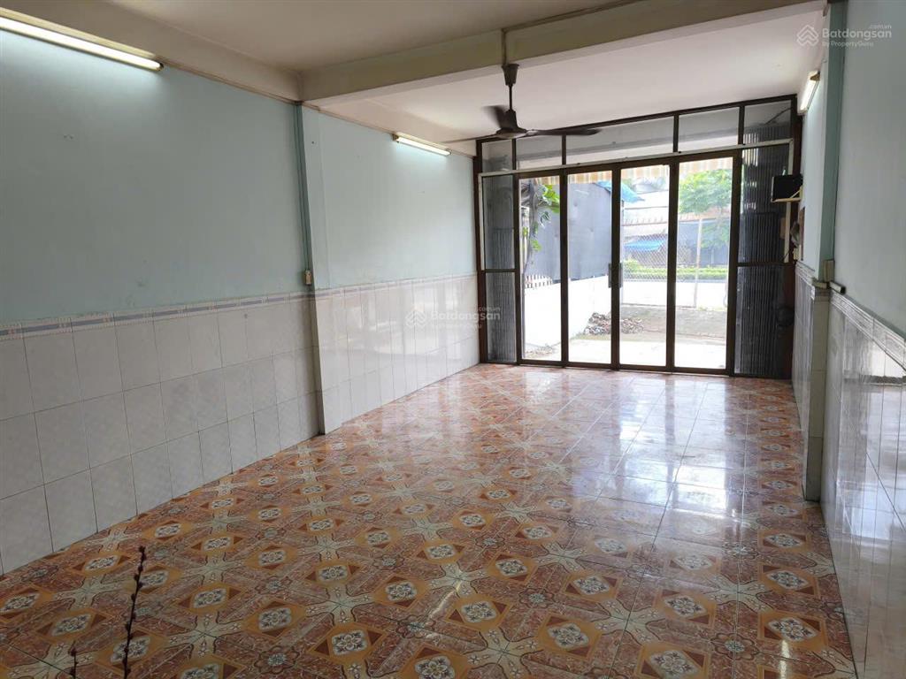 Bán nhà mặt tiền 1 trệt 1 lầu ql60 gần chợ cầu cống