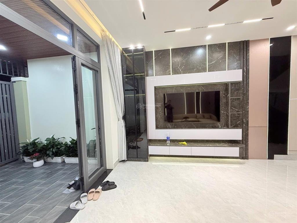 Bán nhà mới full nội thất đường nguyễn đức thiệu