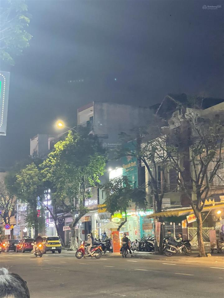 Bán nhà 3 tầng mt phố thời trang lê duẩn  giá. 35triệu  tp. đà nẵng