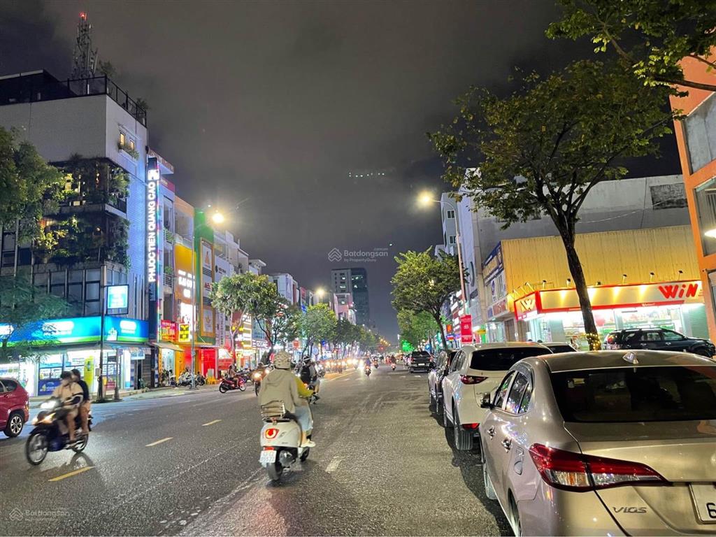 Bán nhà 3 tầng mt phố thời trang lê duẩn  giá. 35triệu  tp. đà nẵng