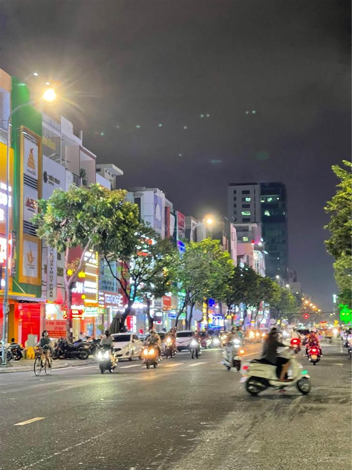 Bán nhà 3 tầng mt phố thời trang lê duẩn  giá. 35triệu  tp. đà nẵng