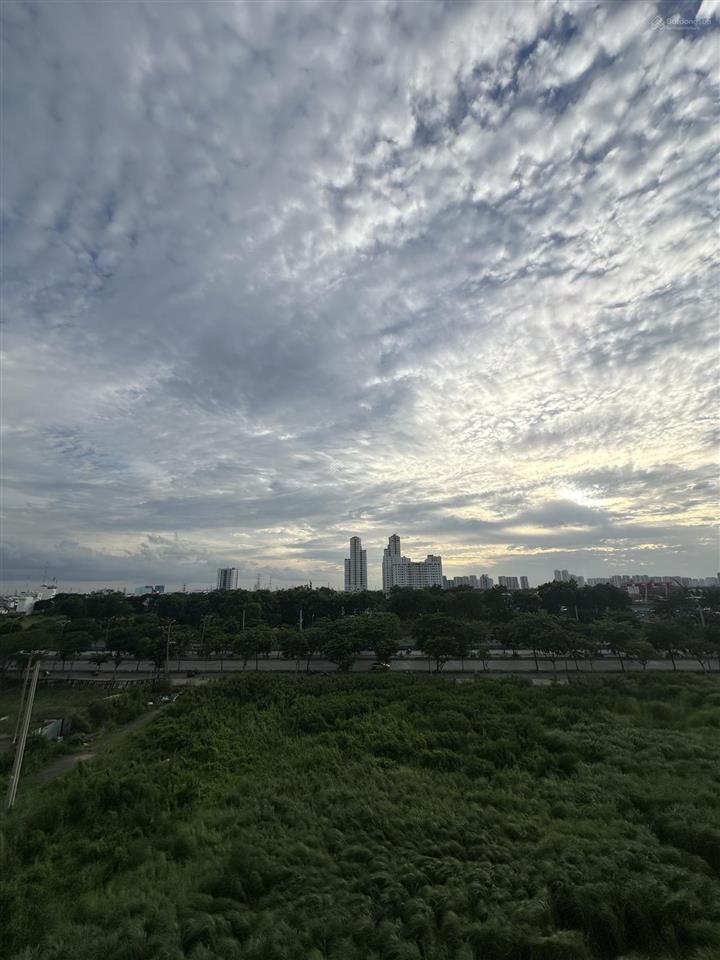 Bán gấp căn 2 phòng ngủ giá siêu tốt tại q7 boulevard