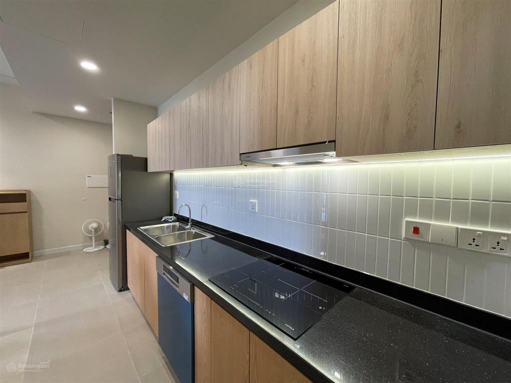 Bán gấp căn 2 phòng ngủ view đông nam giá tốt dự án