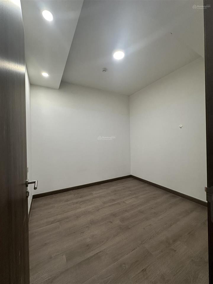 Chính chủ gửi bán căn 2 phòng ngủ view phú mỹ hưng giá tốt tại q7 boulevard