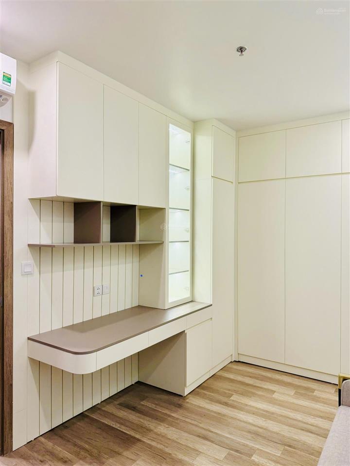 Cần tiền bán gấp 3,9 tỷ 2 ngủ 1 vệ sinh. full nội thất đẹp. tầng cao view thoáng đẹp