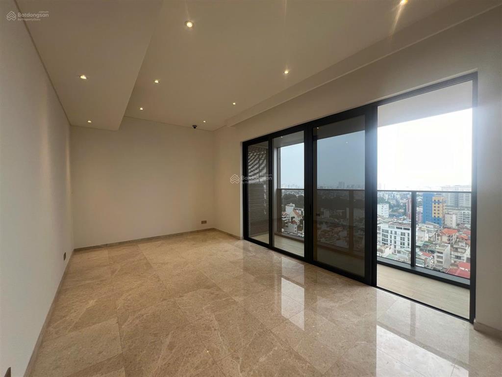 The marq  bán căn hộ 4 phòng ngủ, 146m2, ntcb, giá 32,55 tỷ đã bao gồm slot ô tô b1