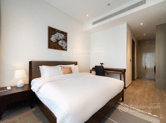 Bán căn hộ 3 phòng ngủ the marq, dt 110m2, hướng ban công đông nam, giá 23.5 tỷ, suất spa
