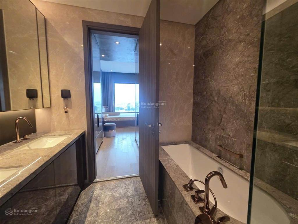 Cho thuê 4 phòng ngủ, 143m² the marq, quận 1, nội thất cao cấp, trần cao 6.9m, giá thuê 120 triệu