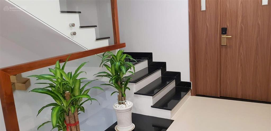 Cho thuê gấp nhà mặt phố tại the pegasuite, 32 triệu, 82.5m2, 5pn, 5wc vào ở ngay