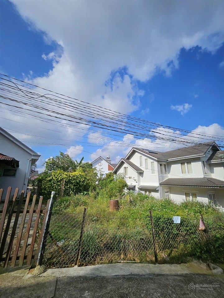 Cần bán đất trồng cây lâu năm nằm trong khu dân cư hiện hữu lâu năm