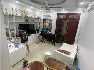 Cần bán nhà 40m2 tại phường láng hạ, quận đống đa  hiếm đẹp thoáng nhiều tiện ích gần oto đỗ.