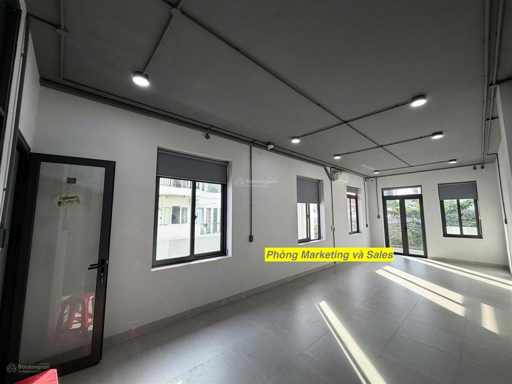 Chính chủ cho thuê mặt bằng và văn phòng mới, góc 2 mặt tiền gần sân bay tsn, full nội thất mới