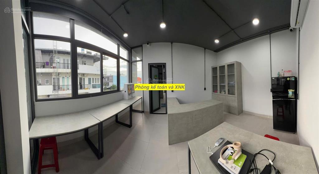 Chính chủ cho thuê mặt bằng và văn phòng mới, góc 2 mặt tiền gần sân bay tsn, full nội thất mới
