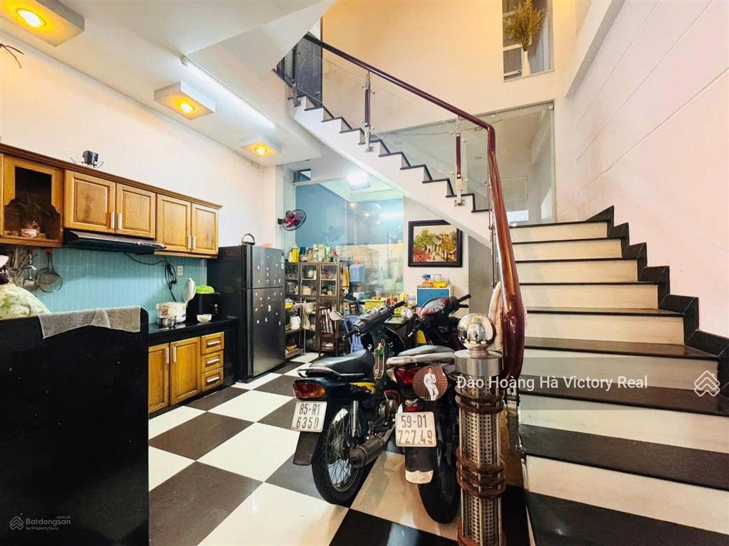 Bán nhà 4 tầng ngang 5m tại thành mỹ, p8, tân bình, giáp q10, dt 5 x 14m, 5pn,giá tốt 7.9 tỷ bl