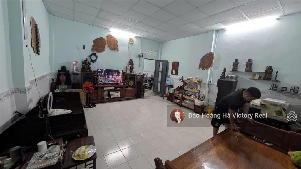 Nhà ngang lớn 5.2 x 14m  dt 70m2 tại văn chung, p13, tb (ga t3), 2 tầng  3pn, giá chỉ 7.3 tỷ tl