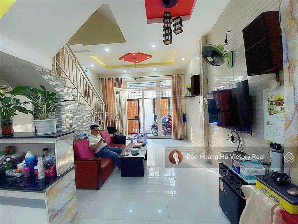 Chỉ 7,3 tỷ tl có ngay nhà đẹp đường trung lang, p12, ngay khu bàu cát, 3 tầng, dt 4,3 x 10m  43m2
