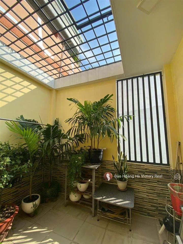 Chỉ 7,3 tỷ tl có ngay nhà đẹp đường trung lang, p12, ngay khu bàu cát, 3 tầng, dt 4,3 x 10m  43m2