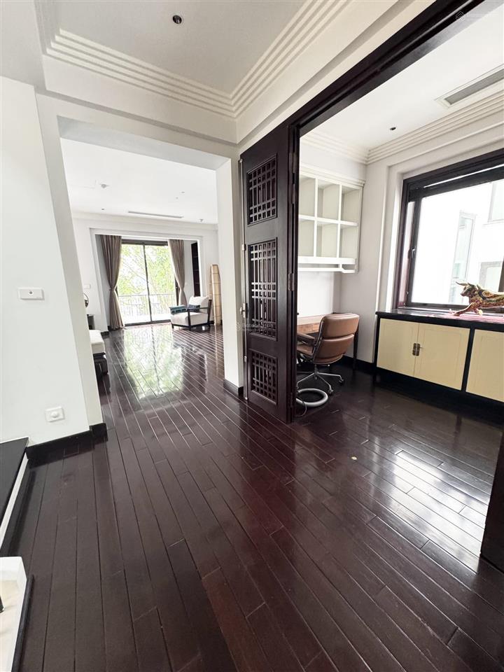 Cho thuê giá 100tr/1 tháng biệt thự vinhomes riverside 0981 839 ***