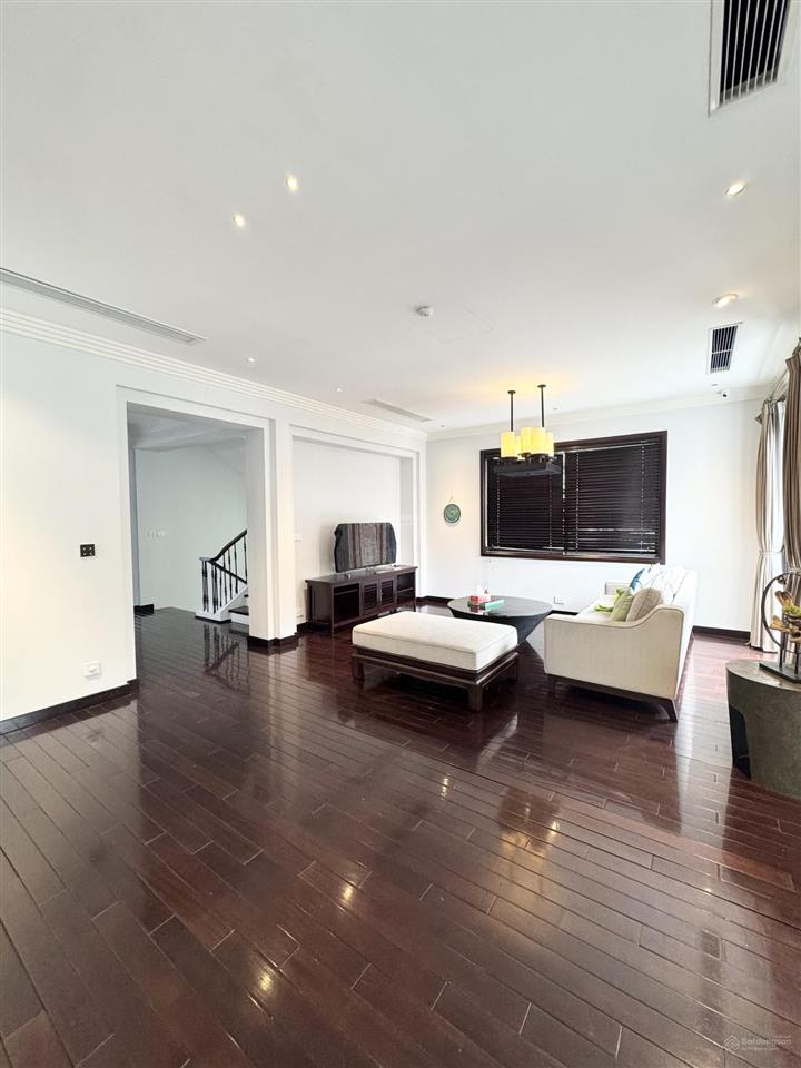 Cho thuê giá 100tr/1 tháng biệt thự vinhomes riverside 0981 839 ***