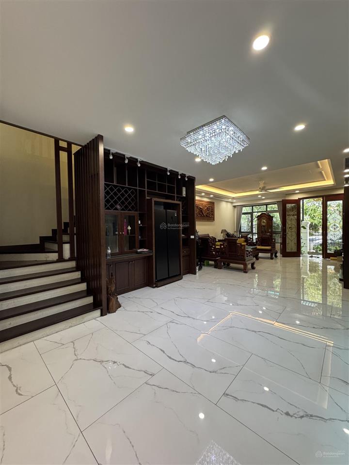 Cho thuê giá 50tr bt vinhomes riverside 0981 839 ***