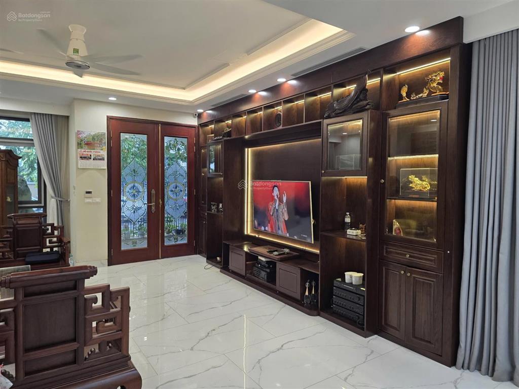 Cho thuê giá 50tr bt vinhomes riverside 0981 839 ***