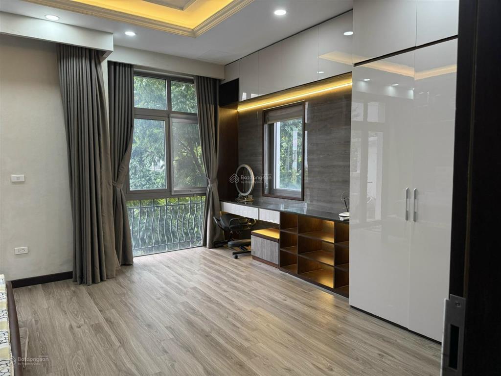 Cho thuê giá 50tr bt vinhomes riverside 0981 839 ***