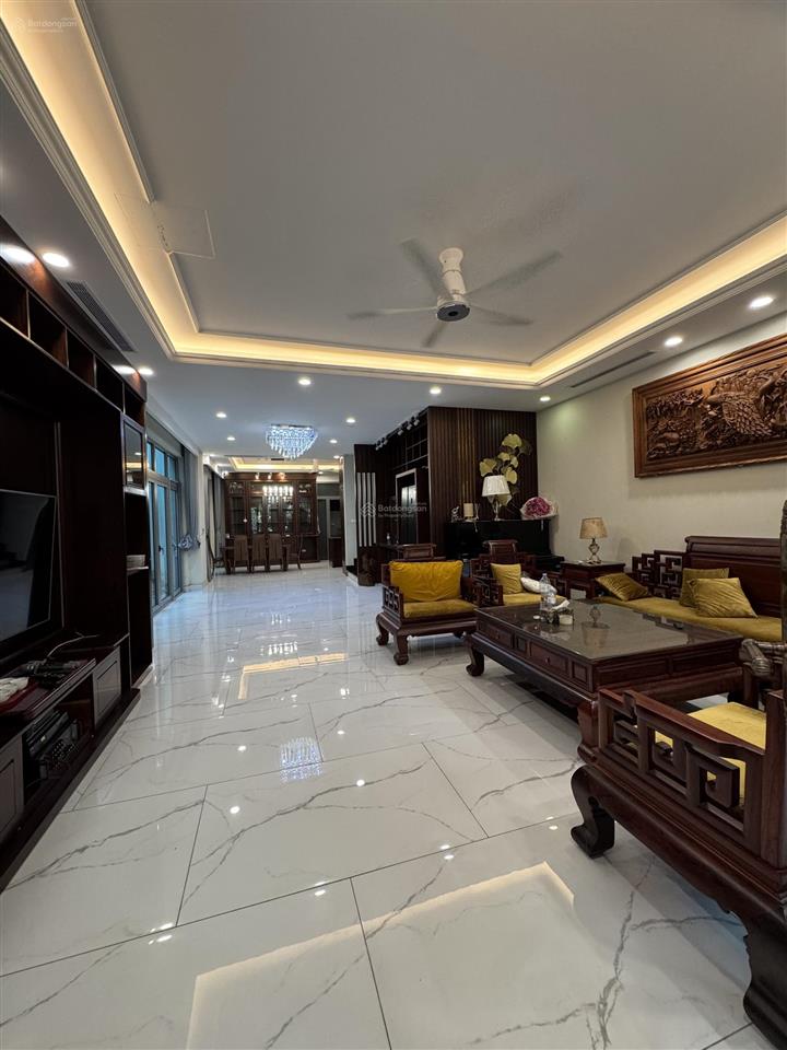 Cho thuê giá 50tr bt vinhomes riverside 0981 839 ***