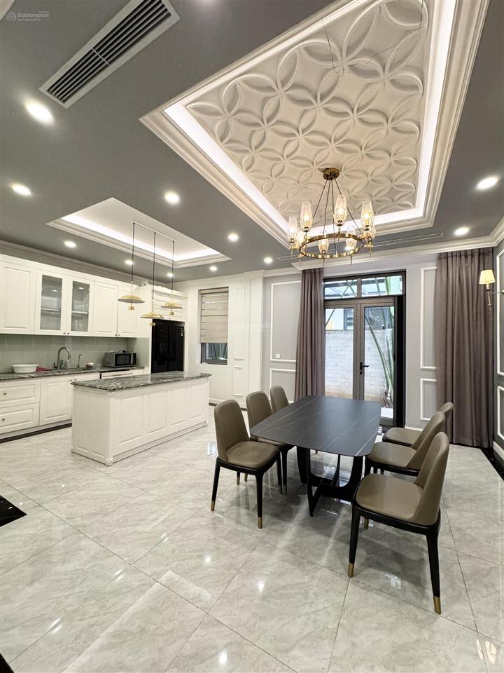 Cho thuê bt có thang máy giá thảo thuận vinhomes the hamony 0981 839 ***