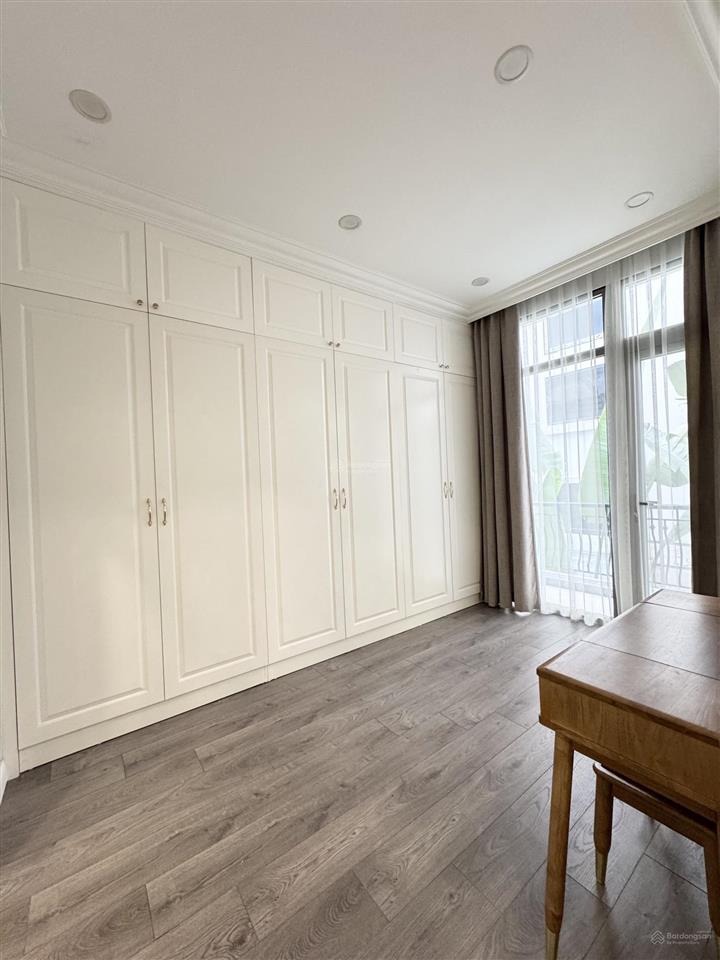 Cho thuê bt có thang máy giá thảo thuận vinhomes the hamony 0981 839 ***
