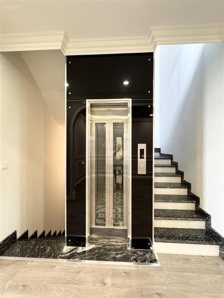 Cho thuê bt có thang máy giá thảo thuận vinhomes the hamony 0981 839 ***