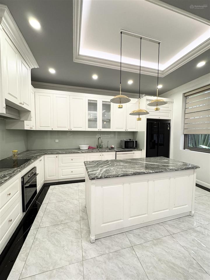 Cho thuê bt có thang máy giá thảo thuận vinhomes the hamony 0981 839 ***