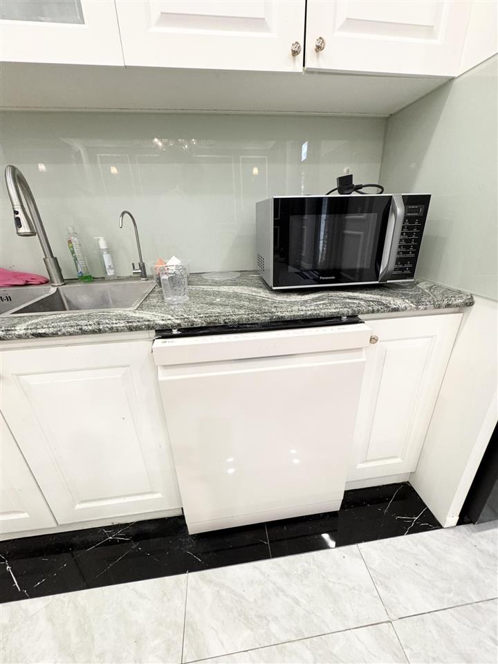Cho thuê bt có thang máy giá thảo thuận vinhomes the hamony 0981 839 ***