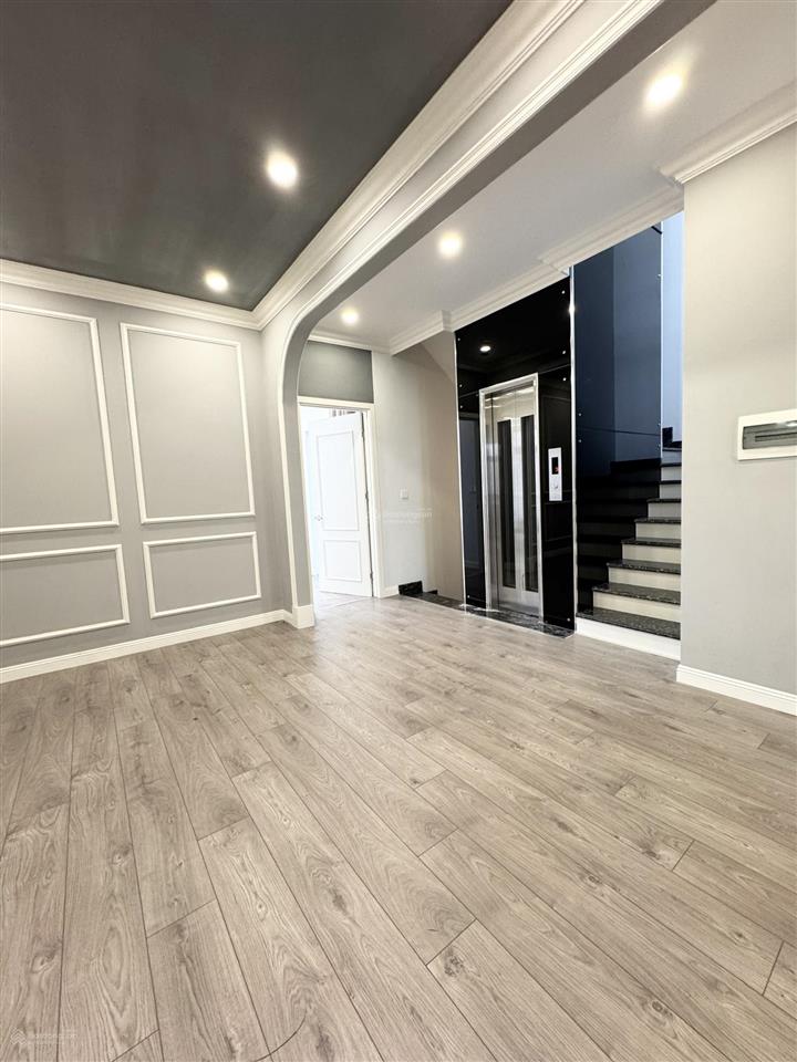 Cho thuê bt có thang máy giá thảo thuận vinhomes the hamony 0981 839 ***