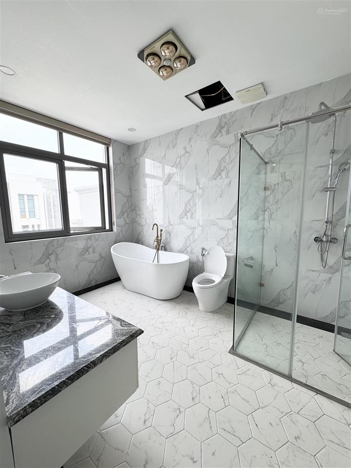 Cho thuê bt có thang máy giá thảo thuận vinhomes the hamony 0981 839 ***