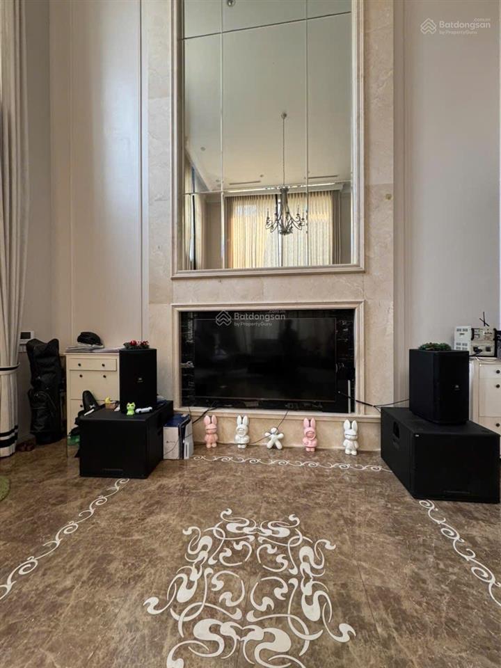 Cho thuê giá 100tr/1 tháng bt vinhomes riverside diện tích 380m2 có bên bơi riêng. 0981 839 ***