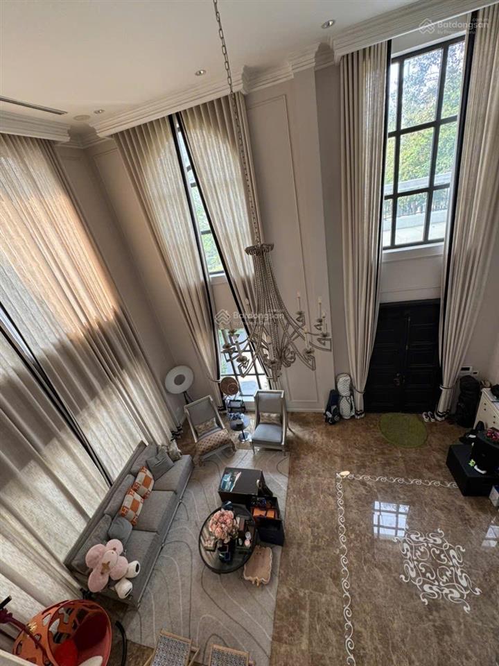 Cho thuê giá 100tr/1 tháng bt vinhomes riverside diện tích 380m2 có bên bơi riêng. 0981 839 ***