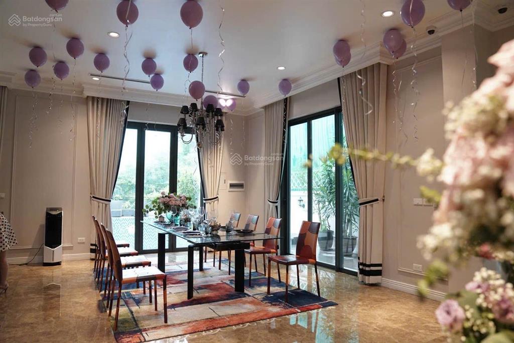 Cho thuê giá 100tr/1 tháng bt vinhomes riverside diện tích 380m2 có bên bơi riêng. 0981 839 ***