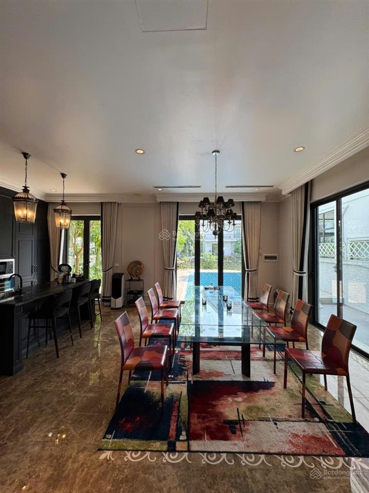 Cho thuê giá 100tr/1 tháng bt vinhomes riverside diện tích 380m2 có bên bơi riêng. 0981 839 ***