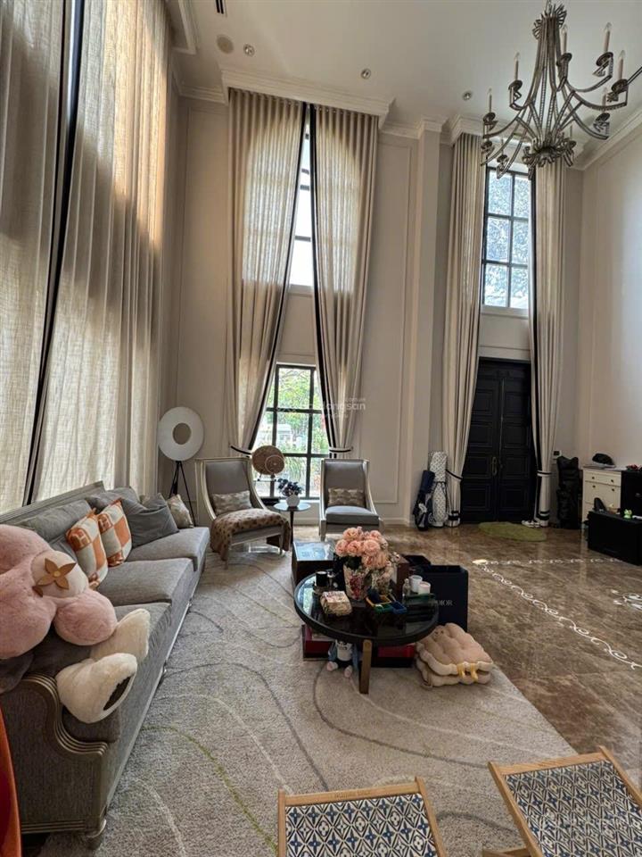 Cho thuê giá 100tr/1 tháng bt vinhomes riverside diện tích 380m2 có bên bơi riêng. 0981 839 ***