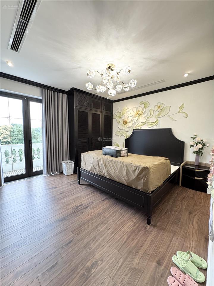 Cho thuê giá 200 tr/1 tháng đơn lập 700m2 vinhomes riverside 0981 839 ***